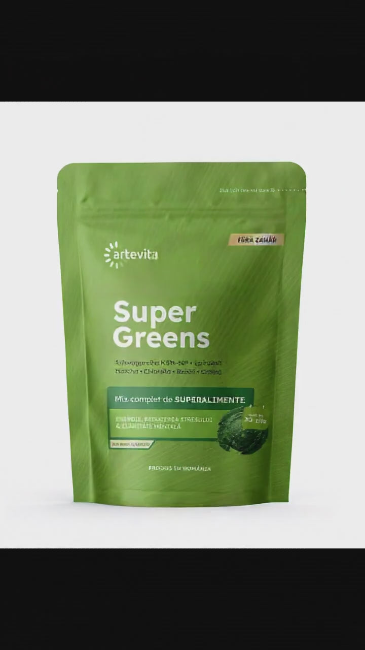 Super Greens — preparare naturală cu pudră, lifestyle calm (Veo)